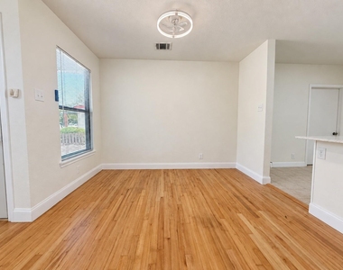 10642 Galena Street - Photo Thumbnail 7