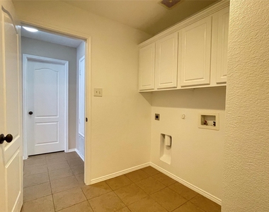 5921 Snow Creek Drive - Photo Thumbnail 18