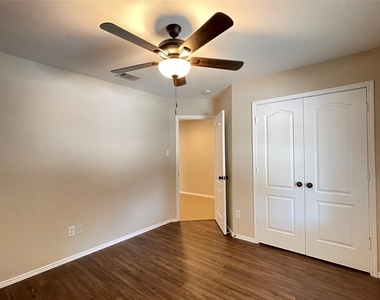 5921 Snow Creek Drive - Photo Thumbnail 9