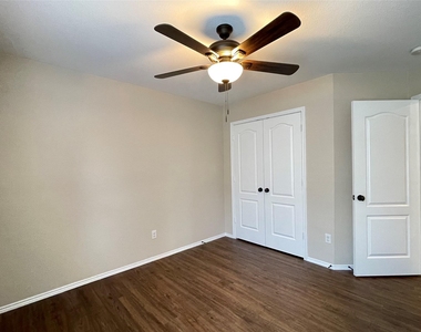 5921 Snow Creek Drive - Photo Thumbnail 8