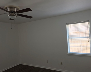 714 Timberlake Circle - Photo Thumbnail 7