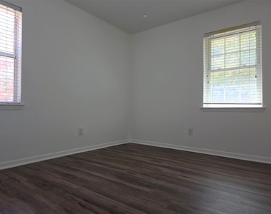 714 Timberlake Circle - Photo Thumbnail 3