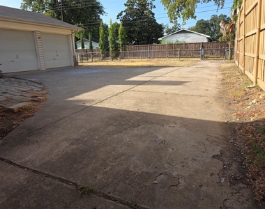 714 Timberlake Circle - Photo Thumbnail 15