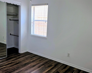 714 Timberlake Circle - Photo Thumbnail 4
