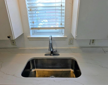 714 Timberlake Circle - Photo Thumbnail 25