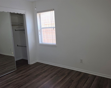 714 Timberlake Circle - Photo Thumbnail 5