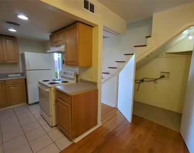 5730 Martel Avenue - Photo Thumbnail 4