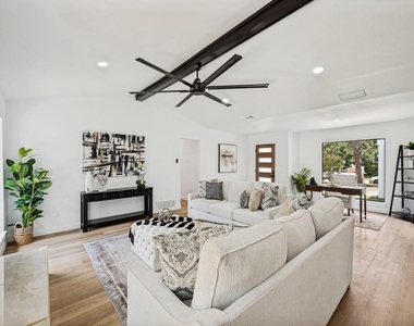 8100 Bobwhite Drive - Photo Thumbnail 2