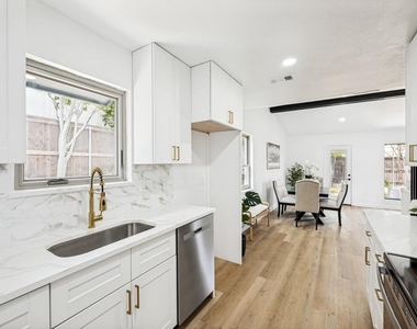 8100 Bobwhite Drive - Photo Thumbnail 4