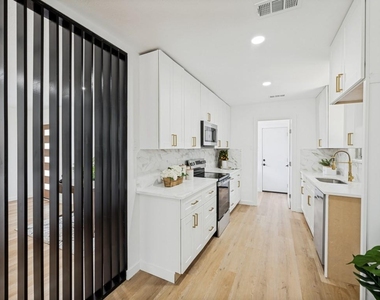8100 Bobwhite Drive - Photo Thumbnail 5