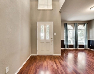 313 Londonderry Lane - Photo Thumbnail 2
