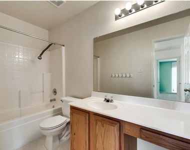 313 Londonderry Lane - Photo Thumbnail 18