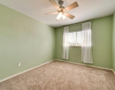 313 Londonderry Lane - Photo Thumbnail 17