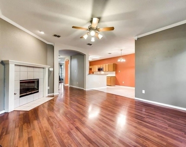 313 Londonderry Lane - Photo Thumbnail 10