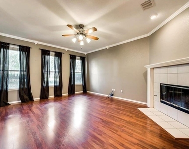 313 Londonderry Lane - Photo Thumbnail 9