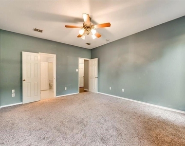 313 Londonderry Lane - Photo Thumbnail 14