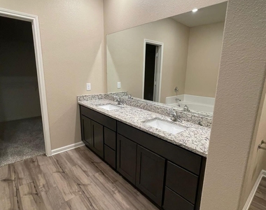 2252 Cashmere Way - Photo Thumbnail 7