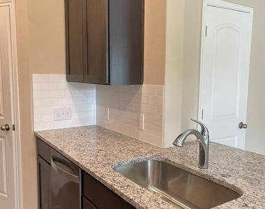 2252 Cashmere Way - Photo Thumbnail 5