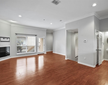 3119 Cedarplaza Lane - Photo Thumbnail 7