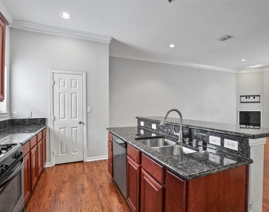 3119 Cedarplaza Lane - Photo Thumbnail 13