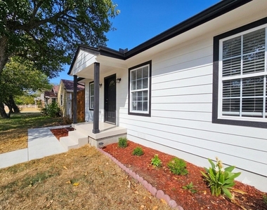 914 17th Street - Photo Thumbnail 2