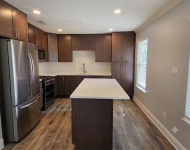 914 17th Street - Photo Thumbnail 6