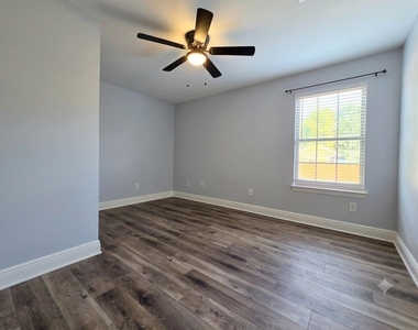 914 17th Street - Photo Thumbnail 13