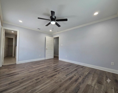 914 17th Street - Photo Thumbnail 10