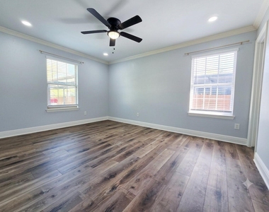 914 17th Street - Photo Thumbnail 9