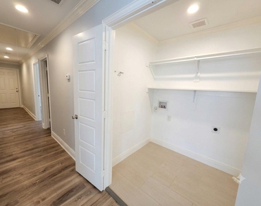 914 17th Street - Photo Thumbnail 8