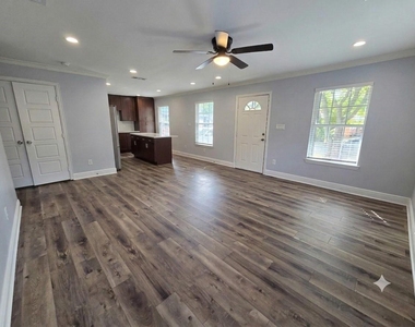 914 17th Street - Photo Thumbnail 5