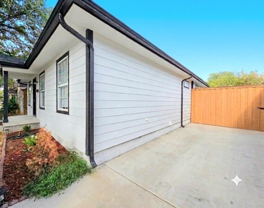914 17th Street - Photo Thumbnail 3