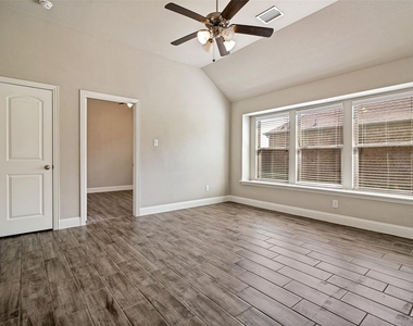 211 Jacaranda Drive - Photo Thumbnail 6