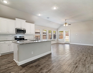 211 Jacaranda Drive - Photo Thumbnail 3
