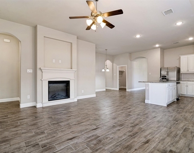 211 Jacaranda Drive - Photo Thumbnail 2