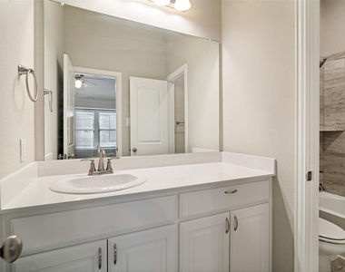211 Jacaranda Drive - Photo Thumbnail 10