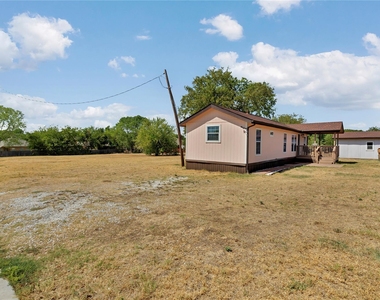 4401 Ray White Road - Photo Thumbnail 3