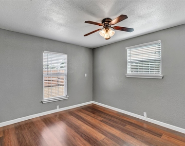 4401 Ray White Road - Photo Thumbnail 12