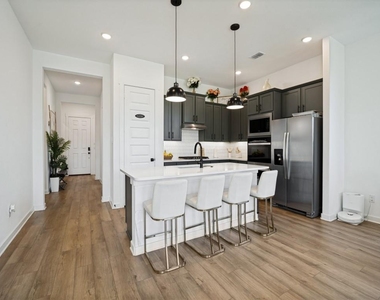 733 Grand Dale Drive - Photo Thumbnail 8