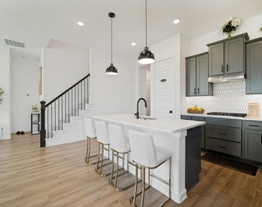 733 Grand Dale Drive - Photo Thumbnail 9
