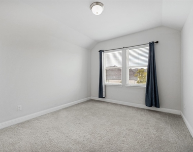 15862 Shasta Daisy Road - Photo Thumbnail 11