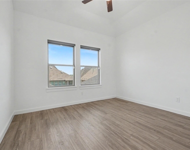 4533 English Maple Drive - Photo Thumbnail 20