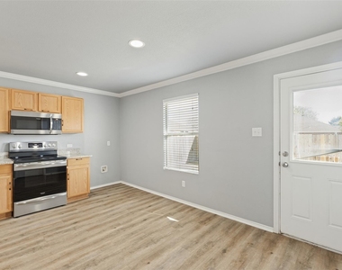 409 Bonnie Court - Photo Thumbnail 8