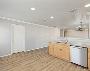409 Bonnie Court - Photo Thumbnail 7