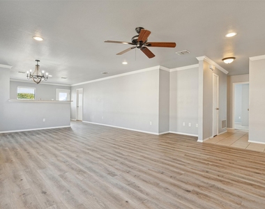 409 Bonnie Court - Photo Thumbnail 2