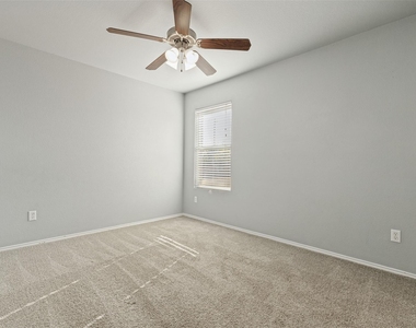 409 Bonnie Court - Photo Thumbnail 12