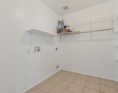409 Bonnie Court - Photo Thumbnail 15