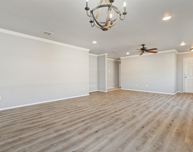 409 Bonnie Court - Photo Thumbnail 4