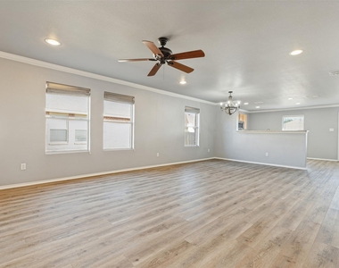 409 Bonnie Court - Photo Thumbnail 3