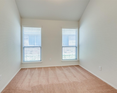347 Creekside Way - Photo Thumbnail 19
